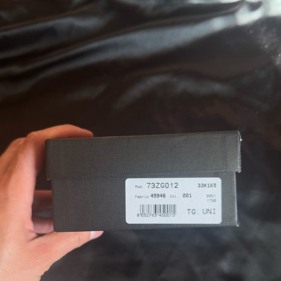 ***SOLD*** DSQUARED2 Spring Summer 2005 marijuana leaf plaque brooch - Picture 3 of 8